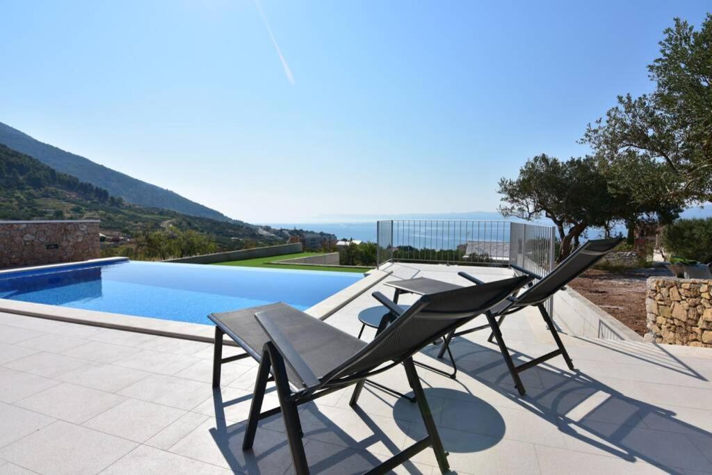 Villa Katarina - Infinity Pool With Amazing View Bol Eksteriør billede