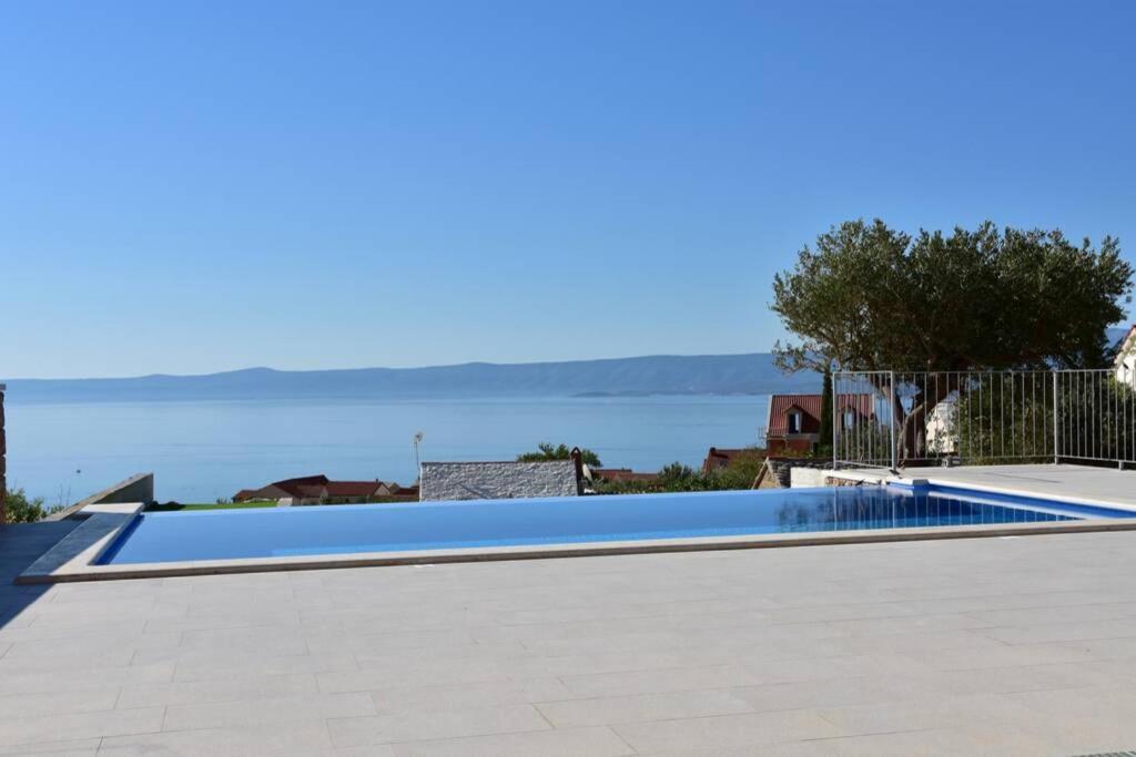 Villa Katarina - Infinity Pool With Amazing View Bol Eksteriør billede