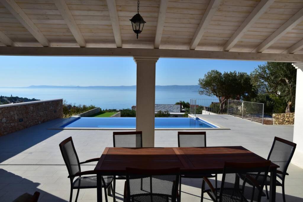 Villa Katarina - Infinity Pool With Amazing View Bol Eksteriør billede